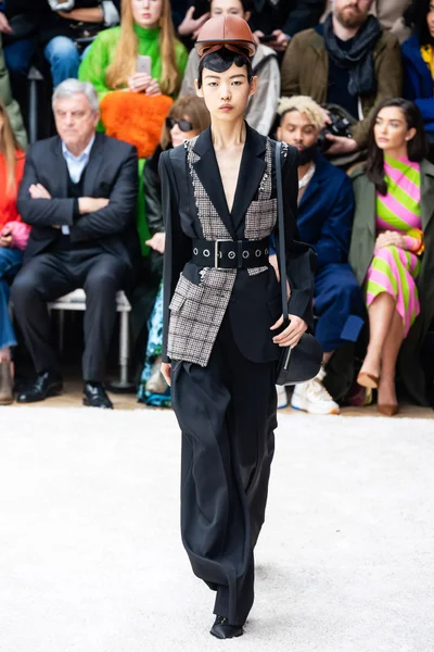 Look 19